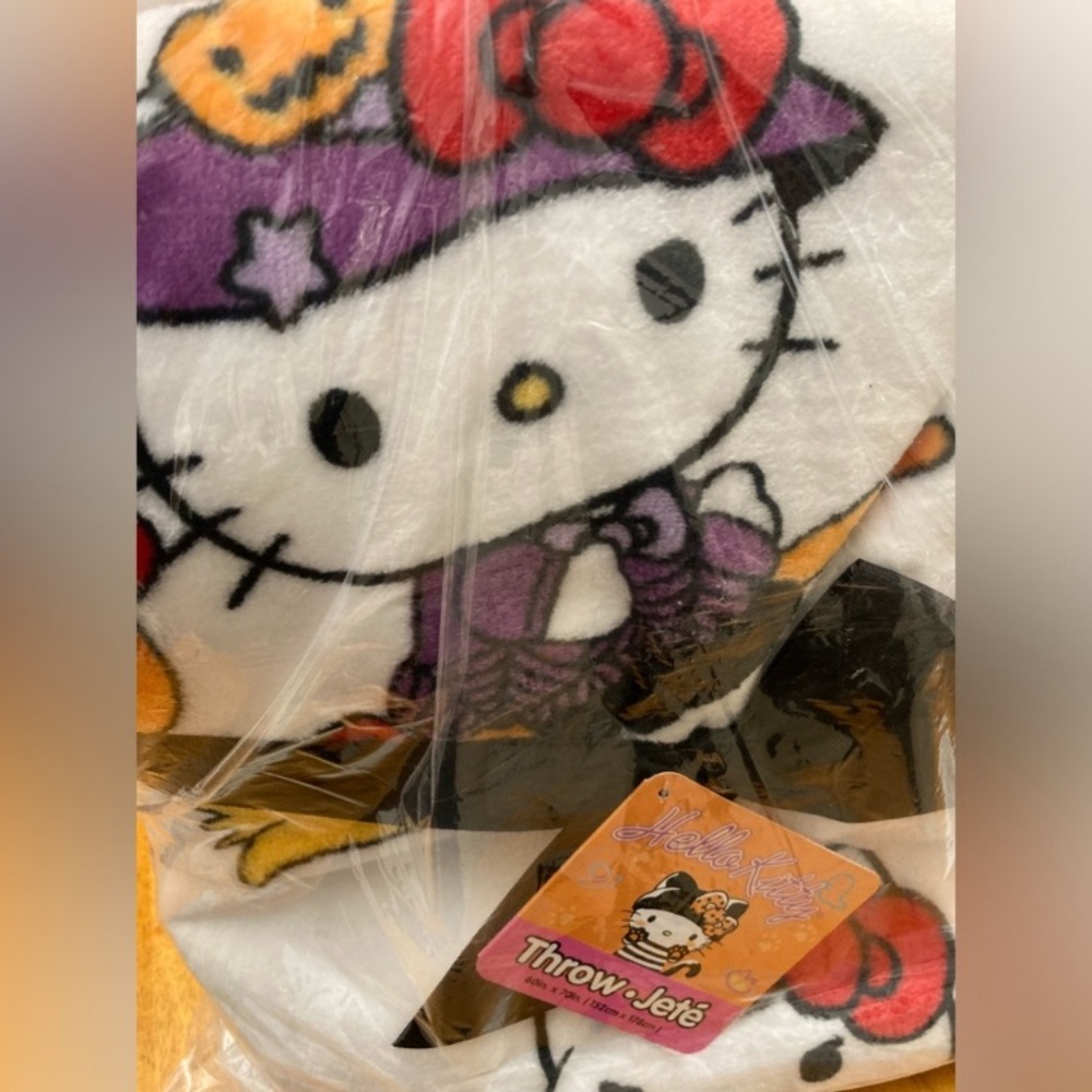 Hello Kitty Halloween Blanket - White and Black Ghost Witch - Picture 3 of 5